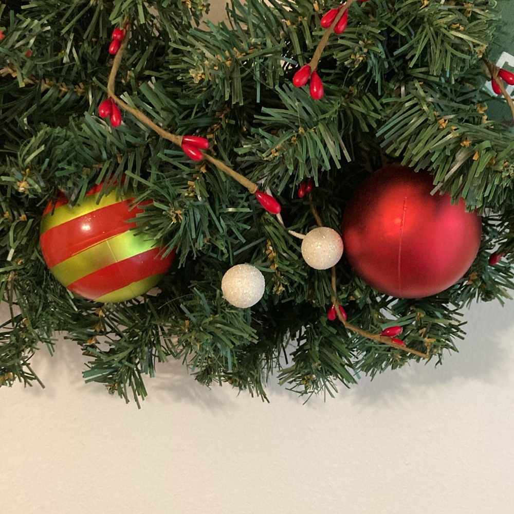 🎄"Raised by Elves" Elf Theme Wreath - Picture 5 of 6